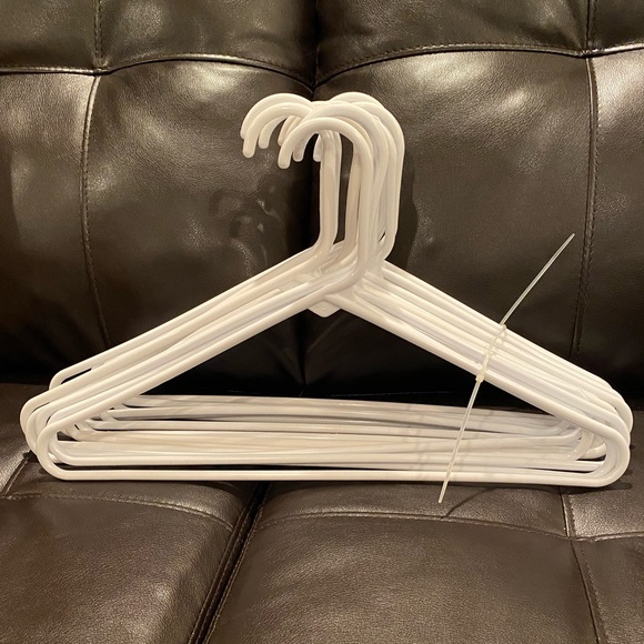 15 White Plastic Hangers - Picture 1 of 2
